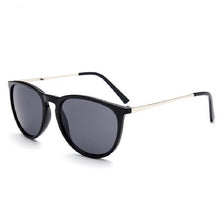 Load image into Gallery viewer, D&amp;T New Classic Sunglasses Women